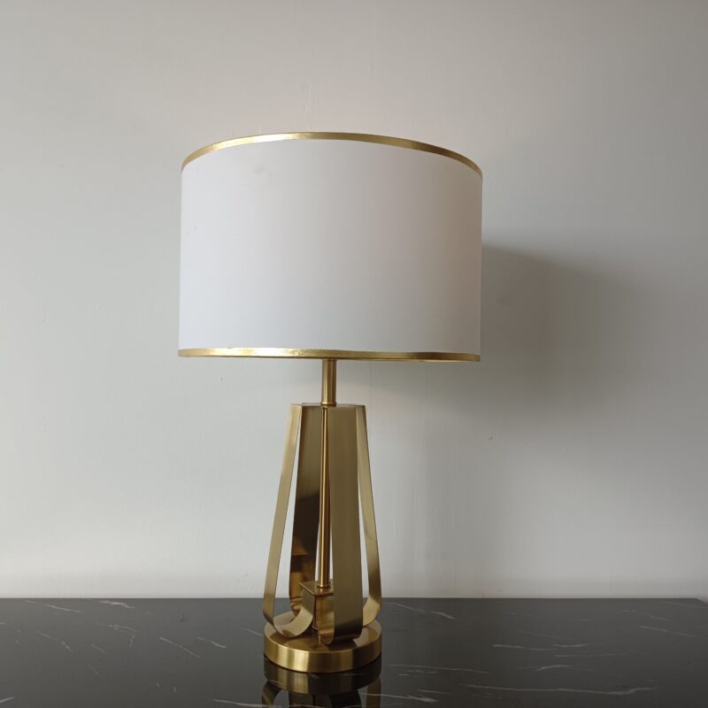 Metal Decorative Table Lamp in bedroom - 图片 6